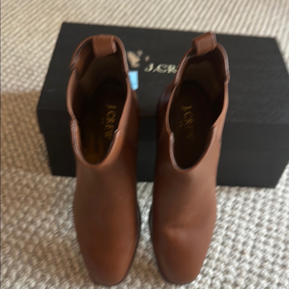 NWT: Elegant Brown Leather Ankle Boots - Picture 9 of 11